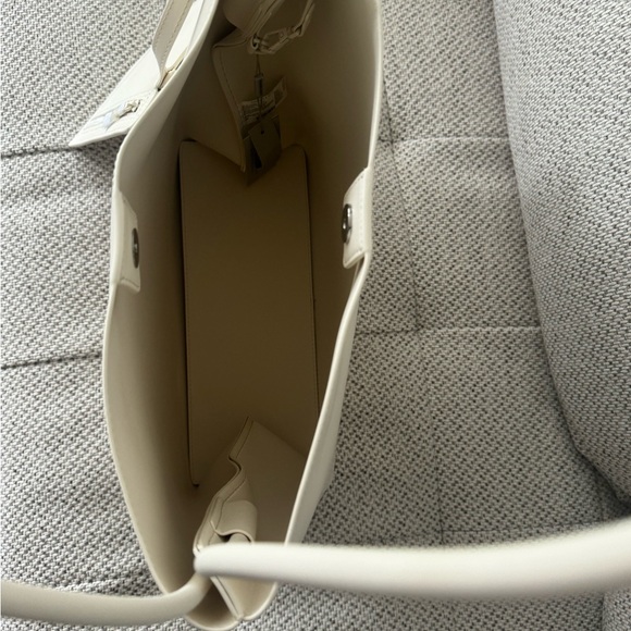 COPY - COPY - Charles and Keith leia tote bag- BRAND NEW WITH TAGS - Picture 8 of 11